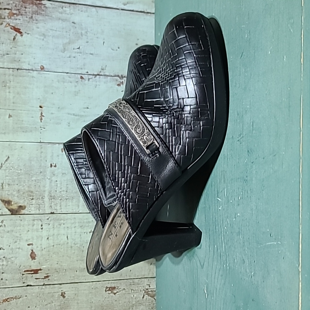 New York Transit Clogs - image 5